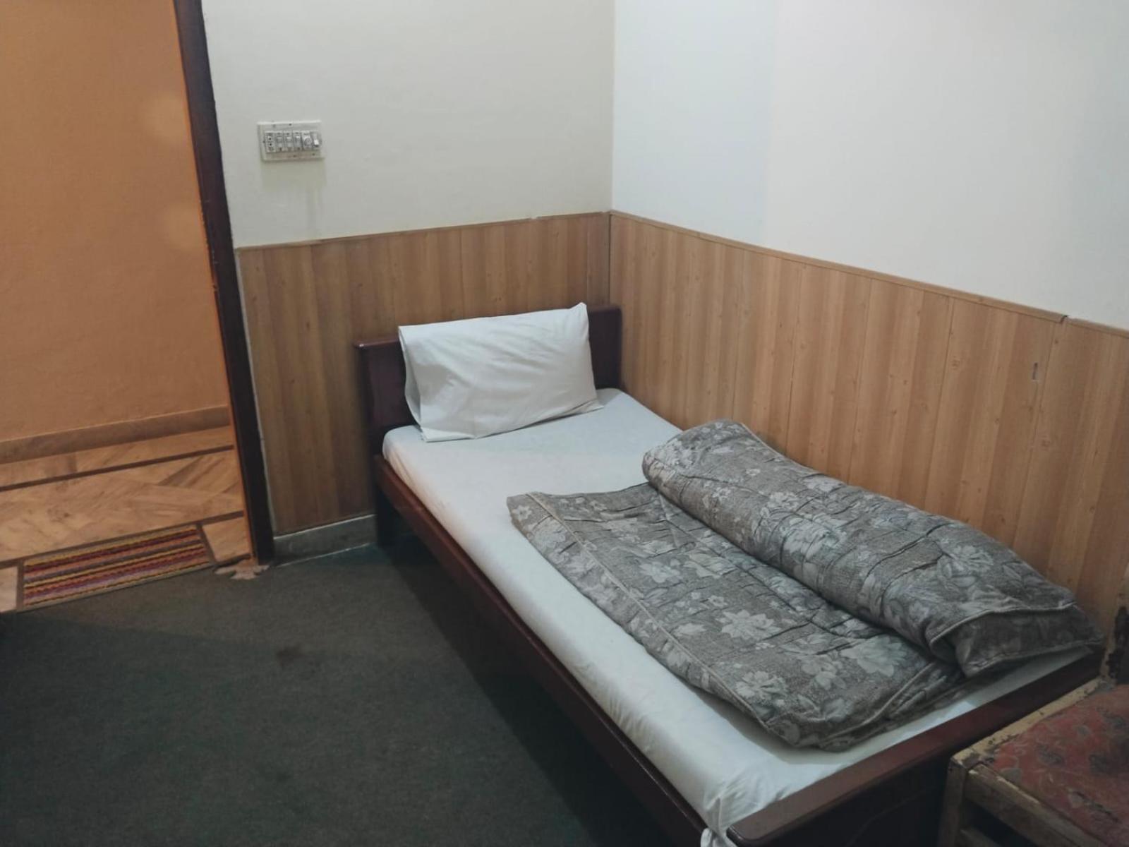 Shahzad Hotel Rawalpindi Bagian luar foto